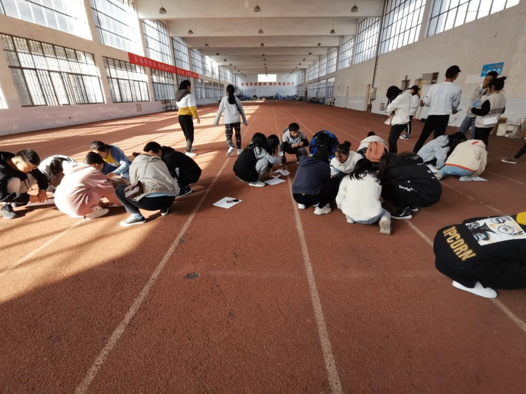 (纸飞机大赛准备环节)