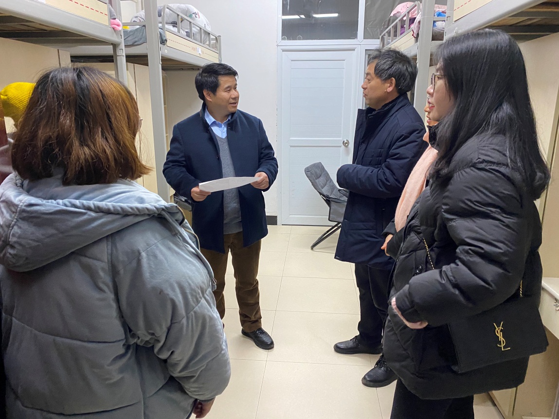 向师生了解情况