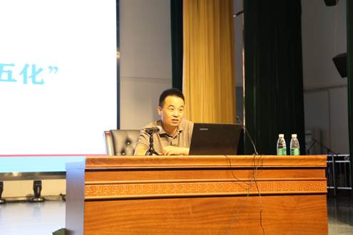 雅礼中学特级教师胡雁军老师做报告