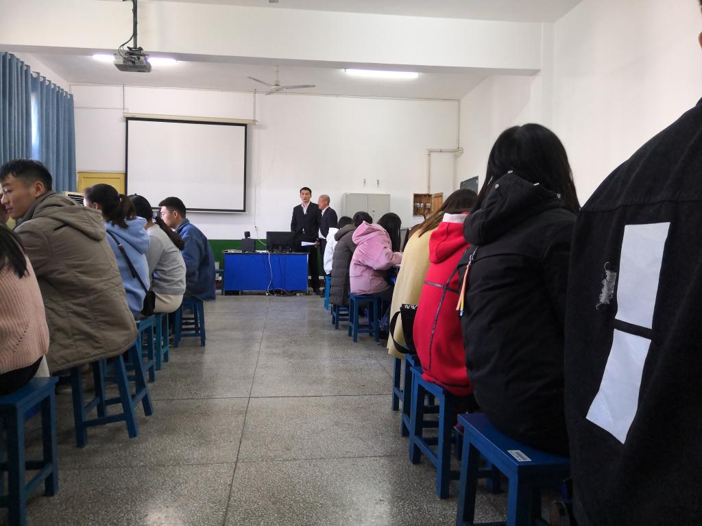 选手们在做策划