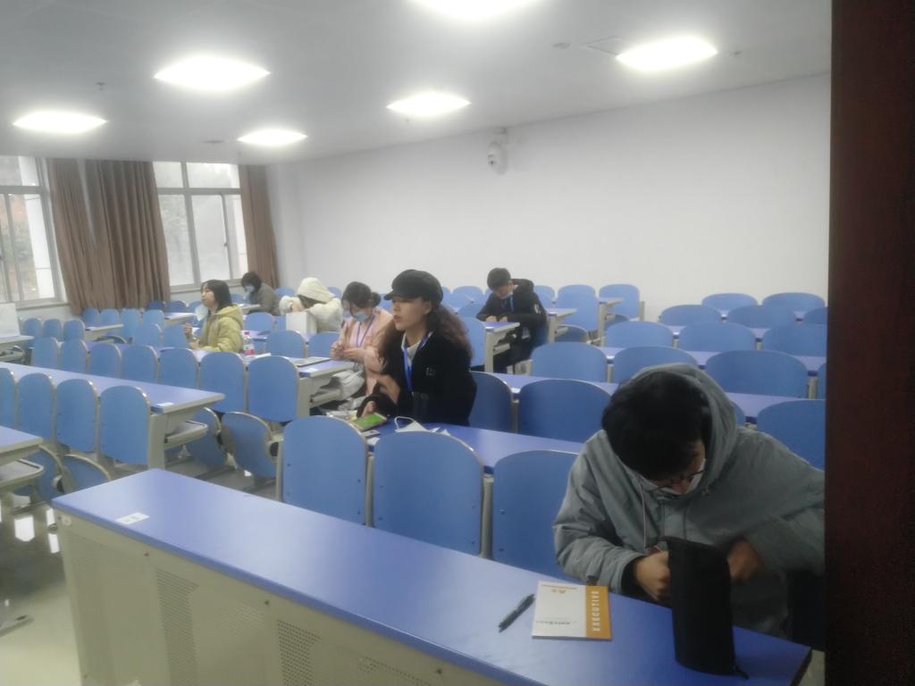 选手在笔试考场