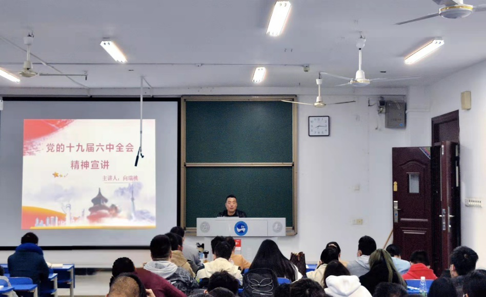 图二 研究生教育教学部副书记向瑞桃讲话