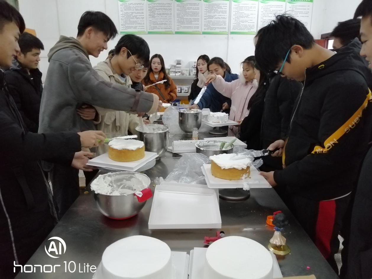 图一  同学们现做fun糕