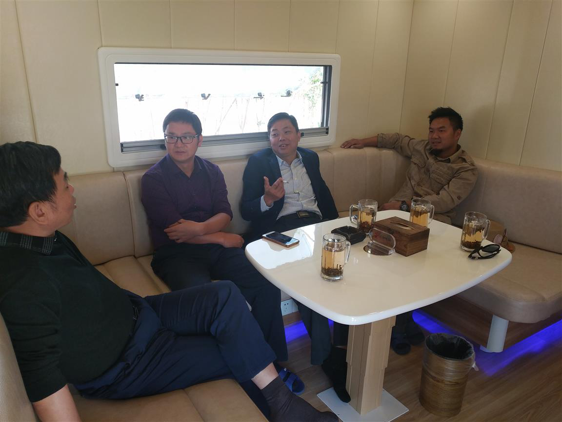 归古设计方案沟通(左一:市文旅投董事长伍岳,左二:设计负责人李喜群, 右二:市人大副主任彭增光,右一:归古董事长欧阳仲华)业设计实践活动