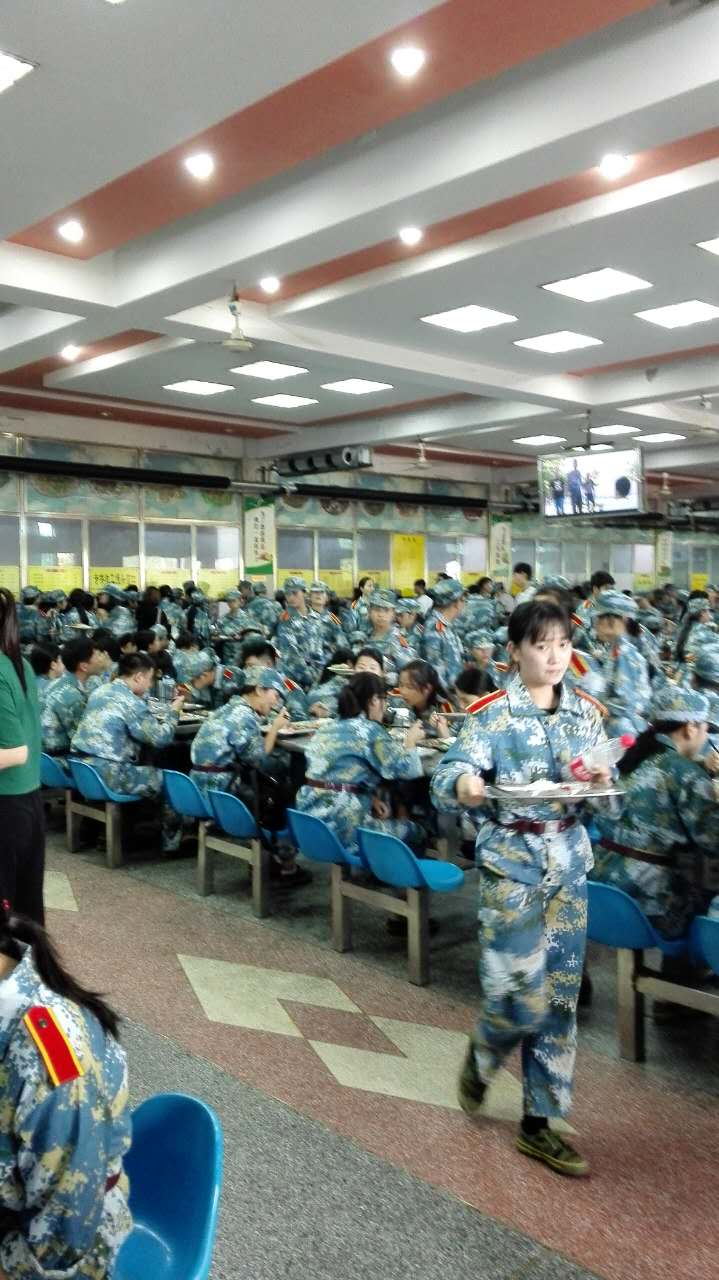 井然有序的就餐环境