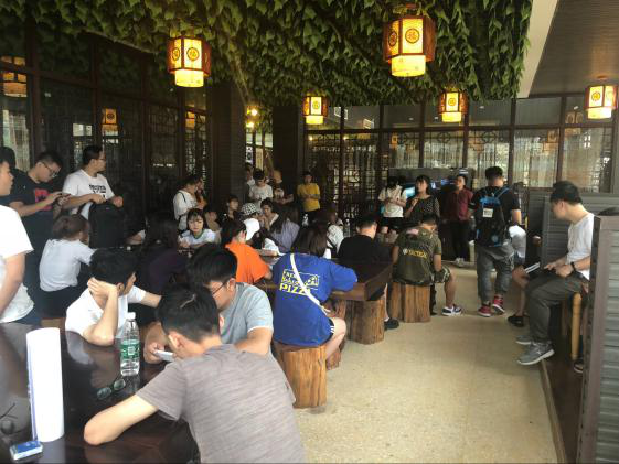 图1 李卫婷老师在分配考察任务