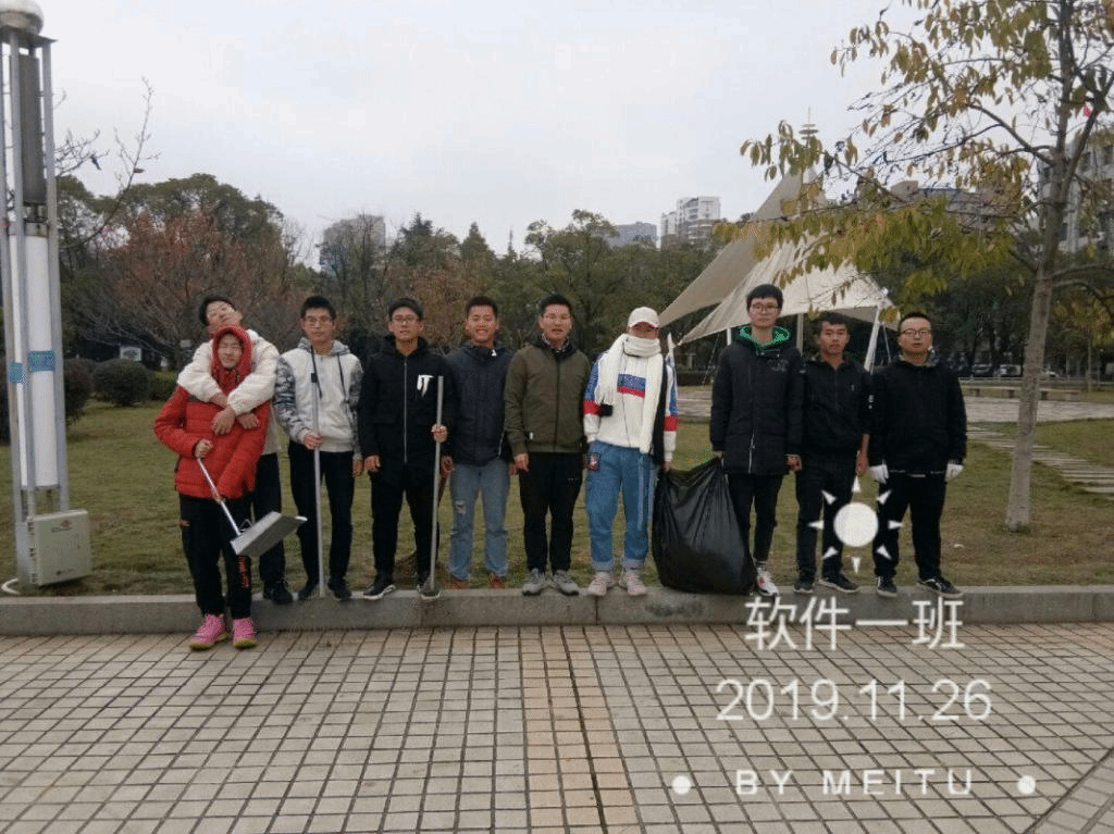 (同学与负责区域合照)