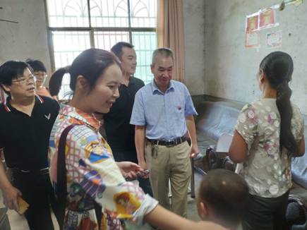 9.21儒阶冲村献爱心