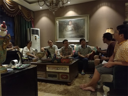 老师们与长沙民政职业技术学院伍建平教授探讨办学方向