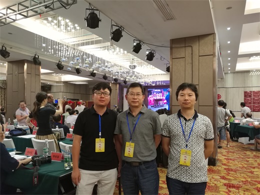 会议研讨现场(中:邹少灵院长)