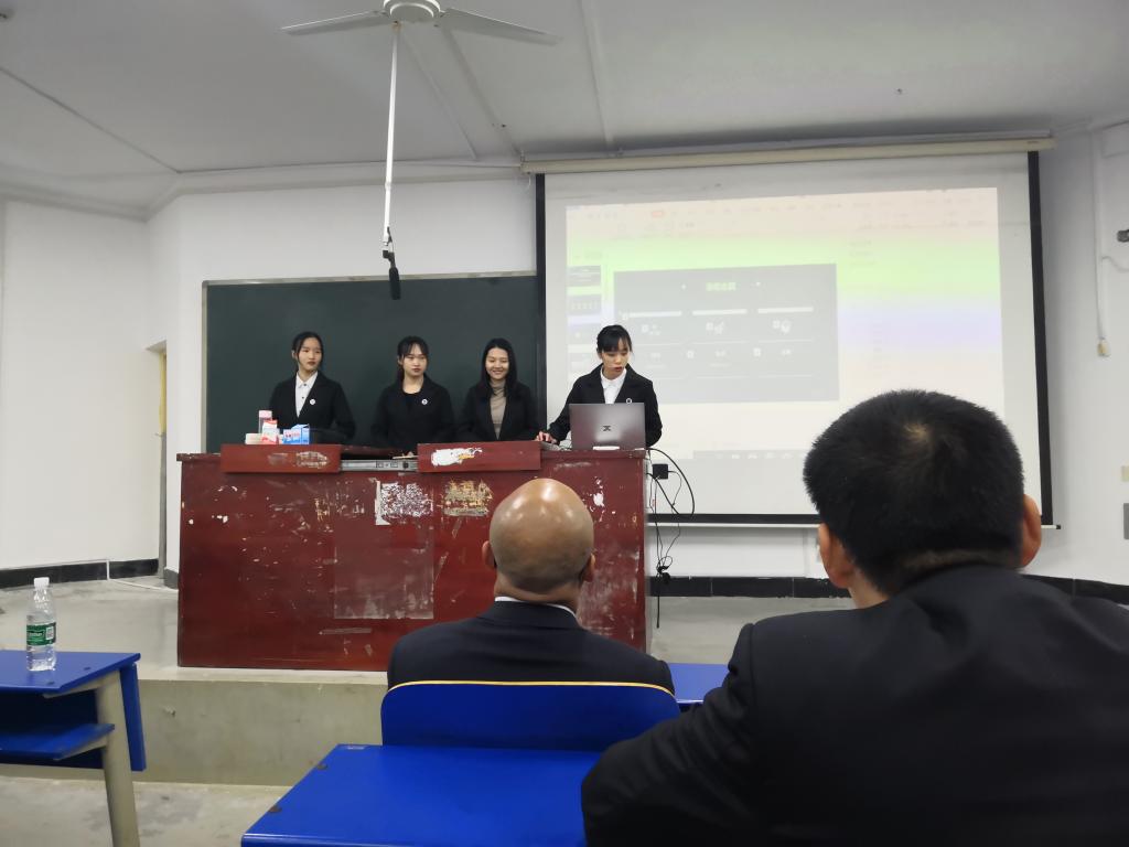 选手们在汇报