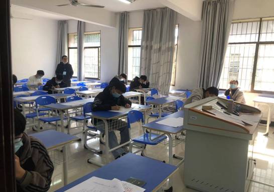 图片包含 室内, 窗户, 桌子, 房间描述已自动生成