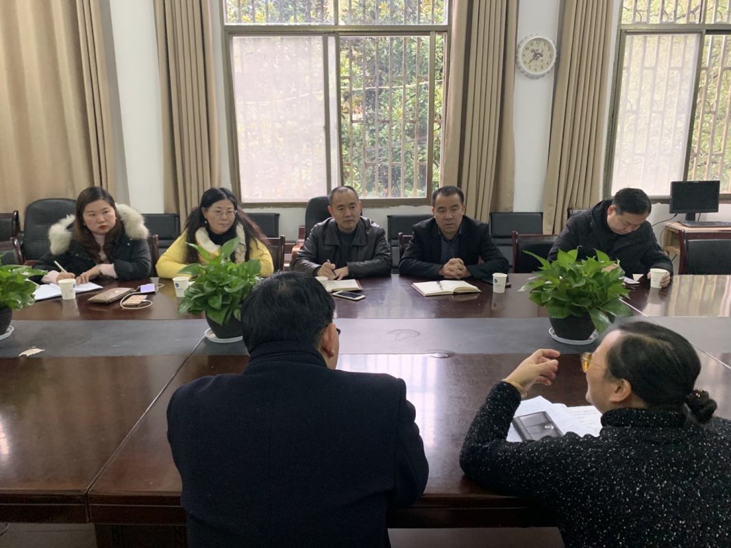 领导们听取KY官网学生管理工作汇报