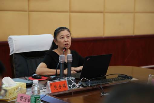上海大学实验设备处原处长楚丹琪教授做报告